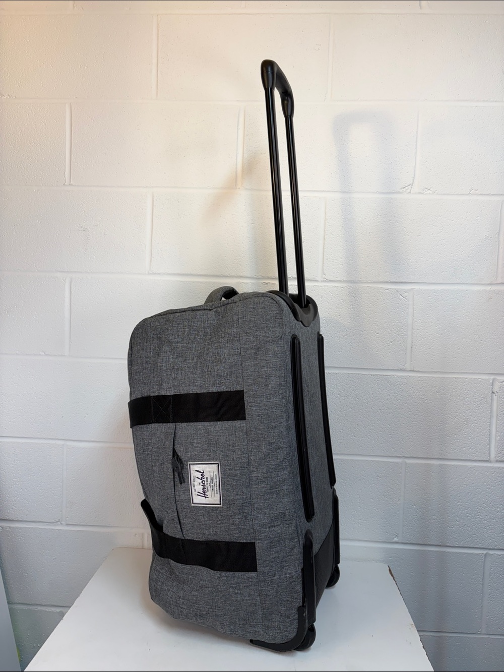 Herschel Supply Co. Wheelie Outfitter 53L Retractable Handle Gray Luggage